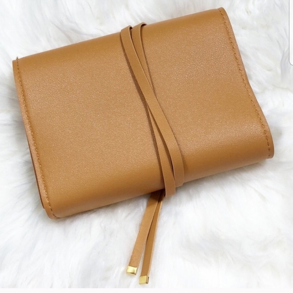 Glass Ladder & Co Tech Organizer - Picture 5 of 6